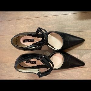 Xoxo vintage pointed toe black leather heels.